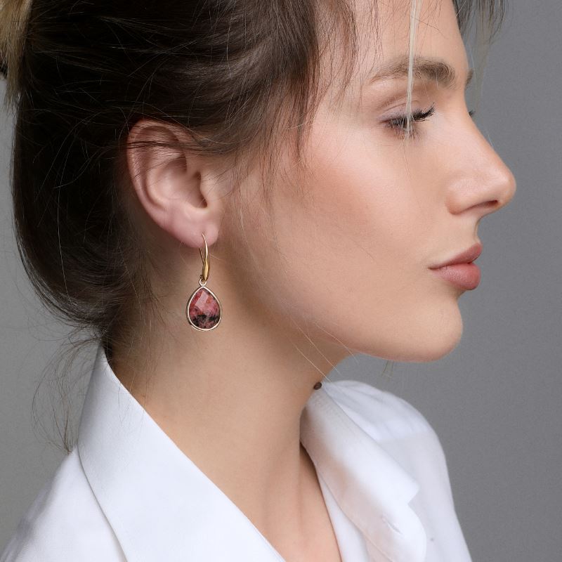 Mysteriöse Eleganz Ohrringe aus Rhodonit und Labradorit