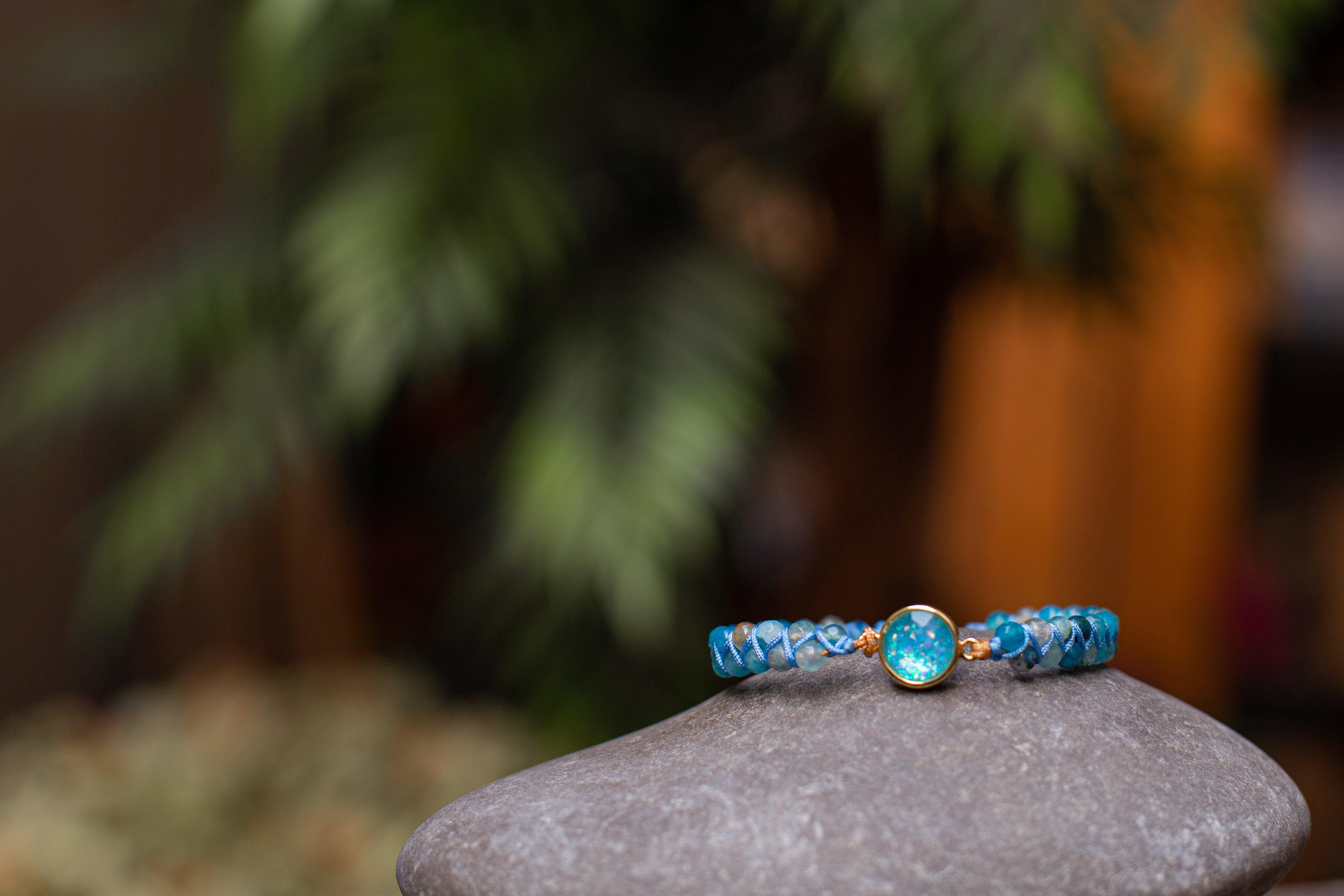 Hypnotisierendes Blaues Opal-Armband